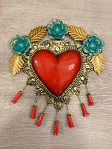 Corazón con pompones y flores