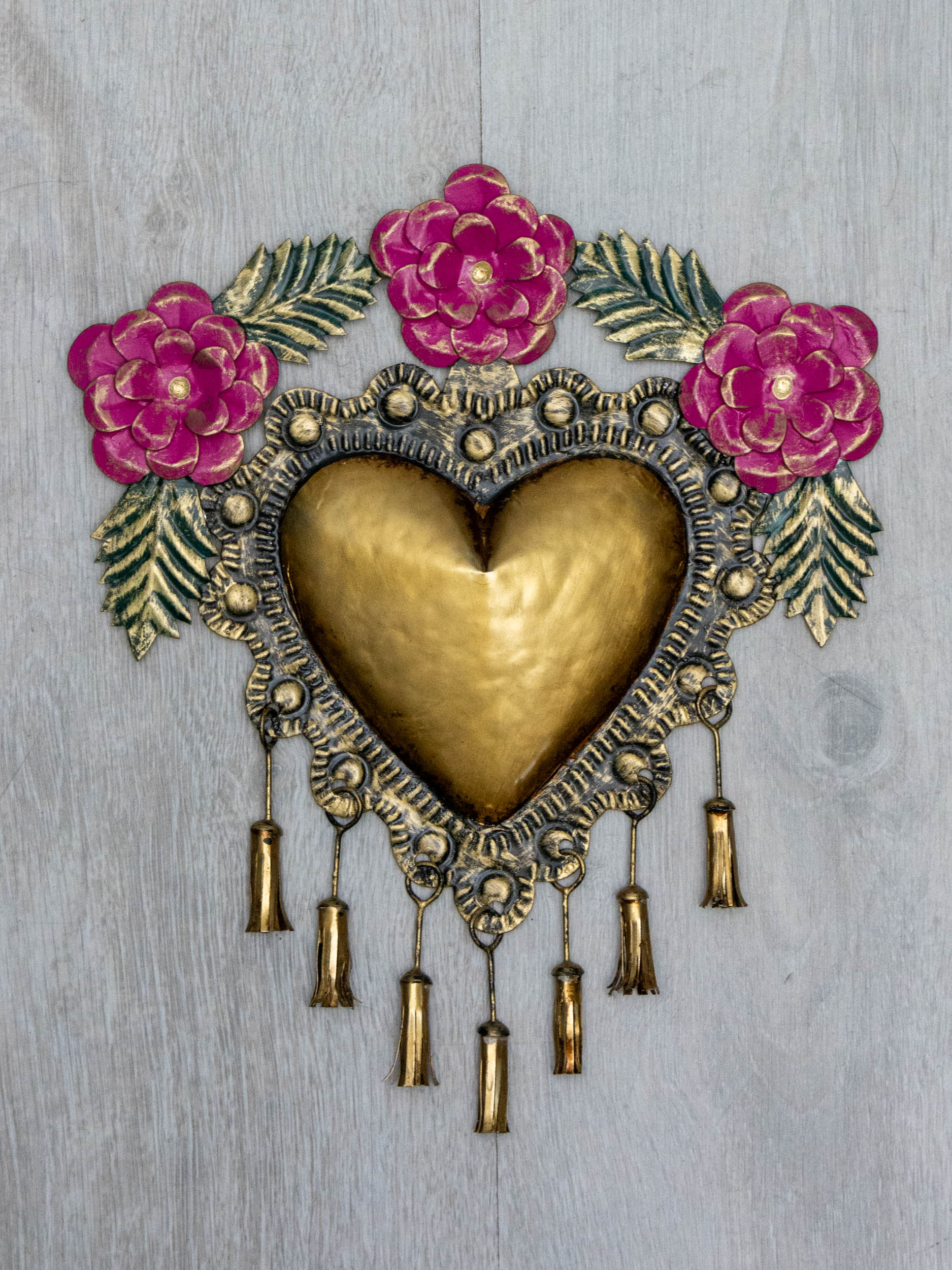 Corazón con pompones y flores
