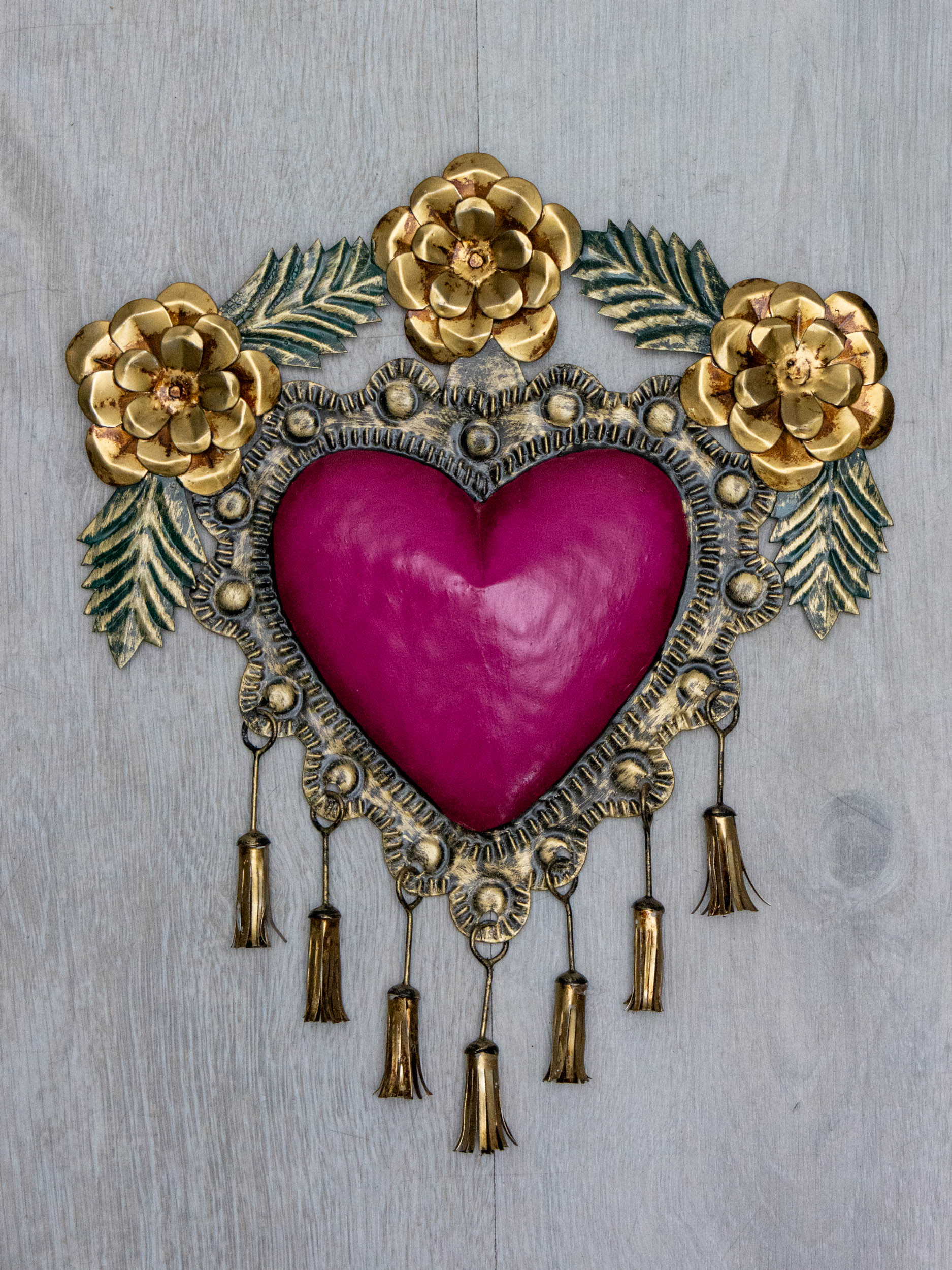 Corazón con pompones y flores