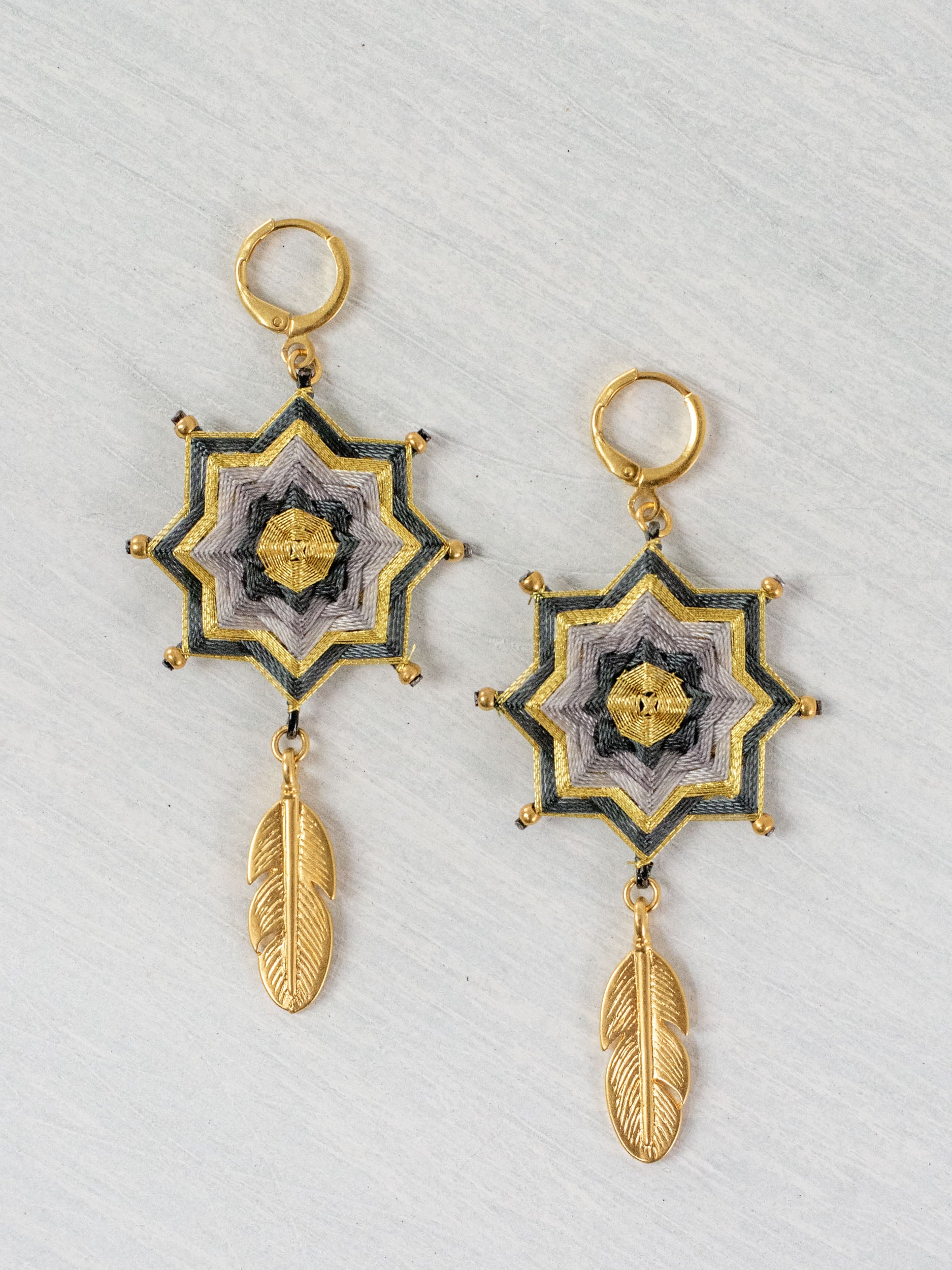Aretes mandala estrella con plumas chicos
