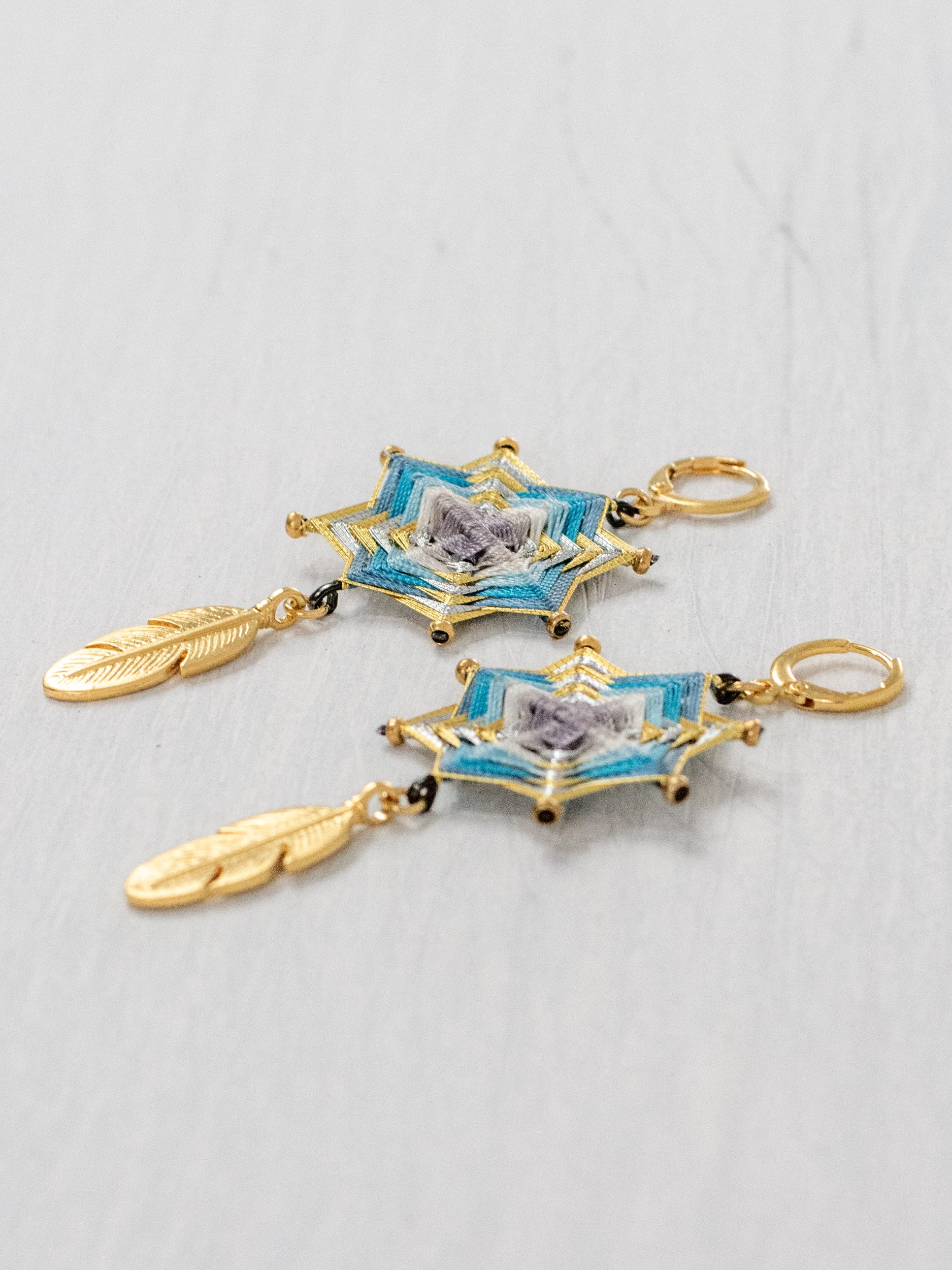 Aretes mandala estrella con plumas chicos