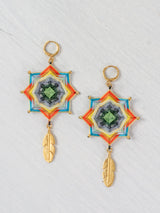 Aretes mandala estrella con plumas grandes