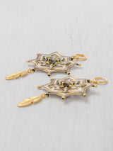 Aretes mandala estrella con plumas grandes