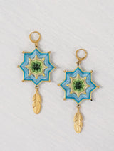 Aretes mandala estrella con plumas grandes