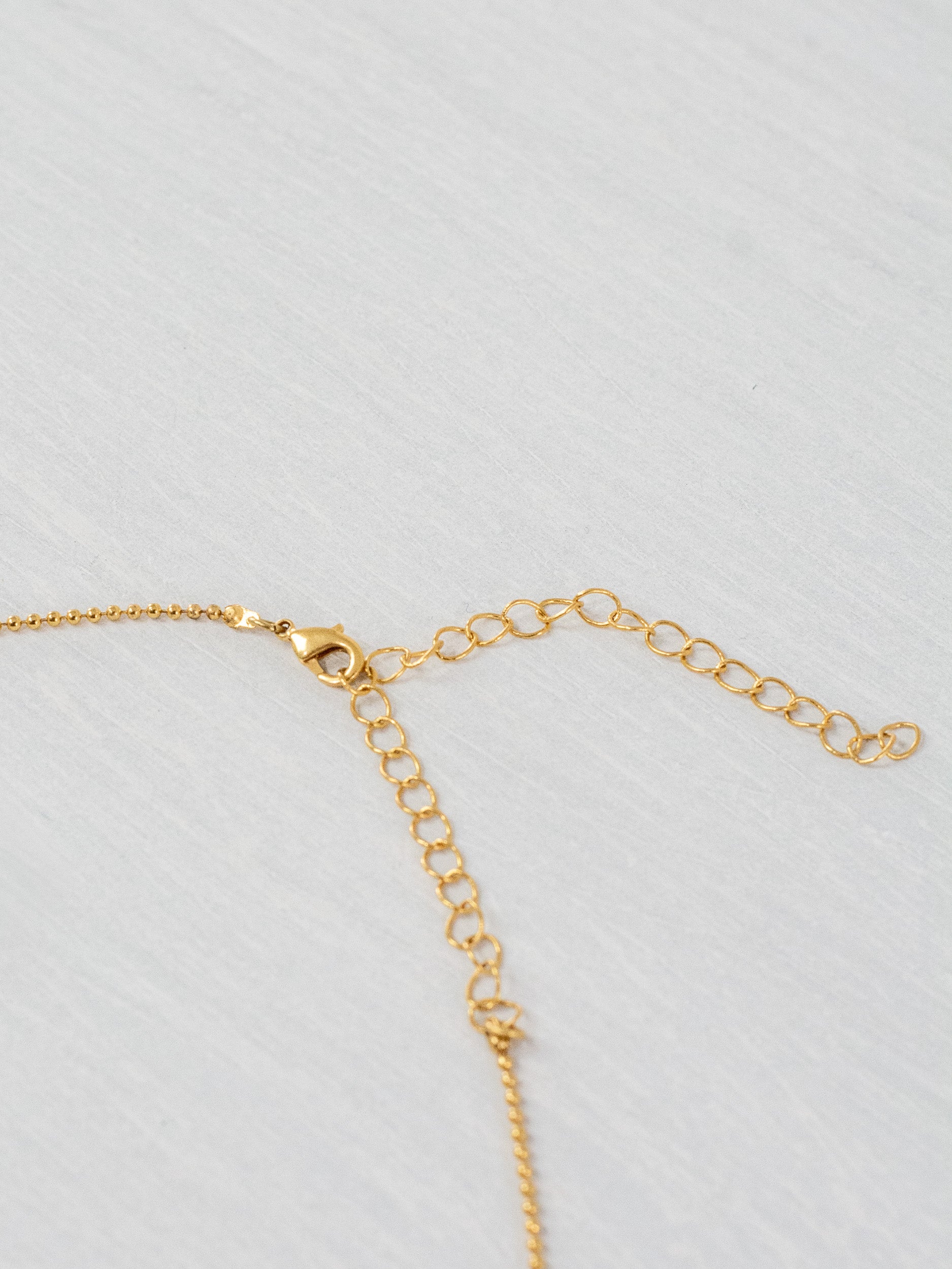 Collar mandala octagonal con pluma grande