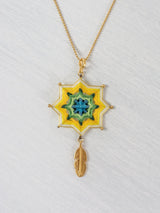 Collar mandala estrella con pluma grande