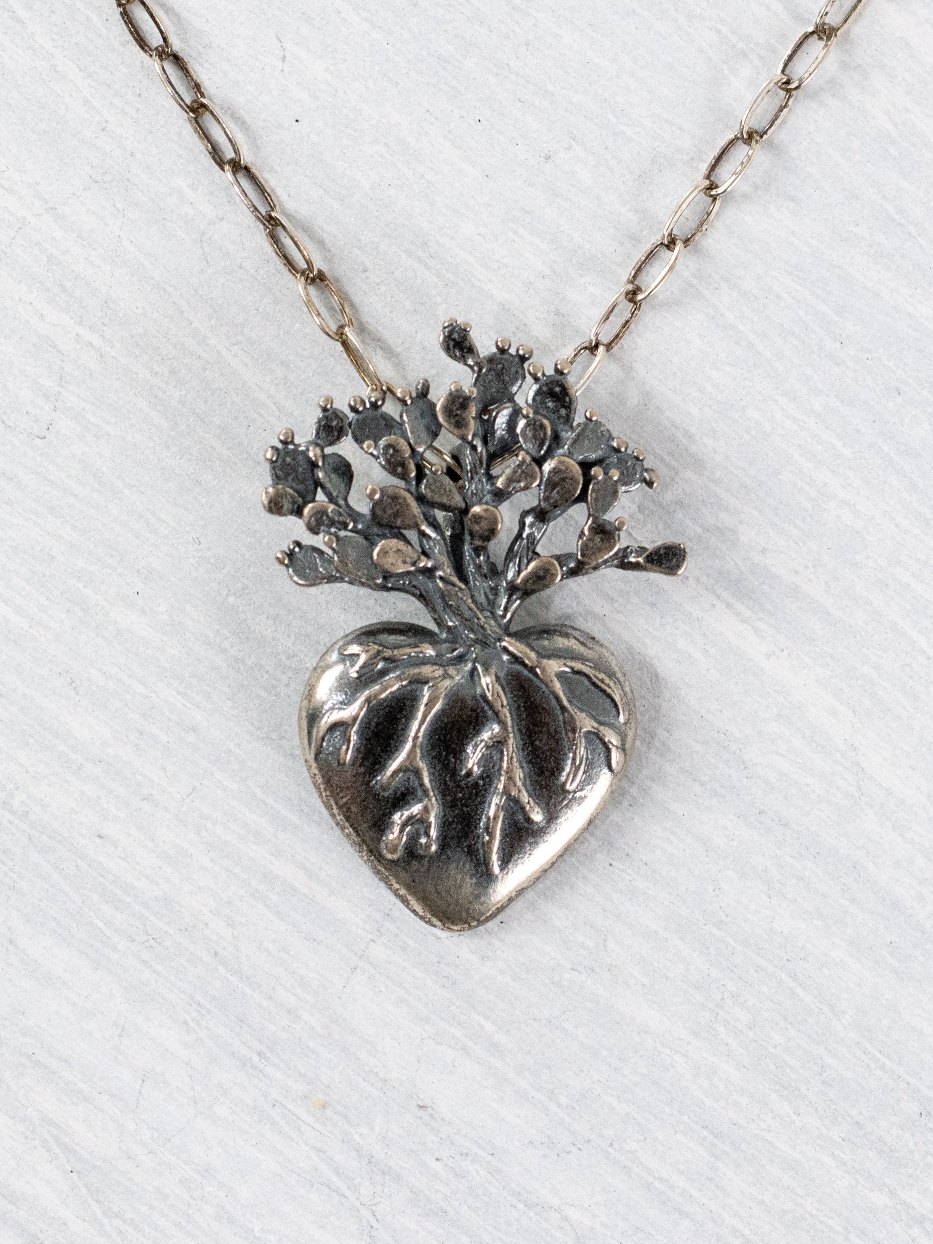 Collar de corazón de nopal grande