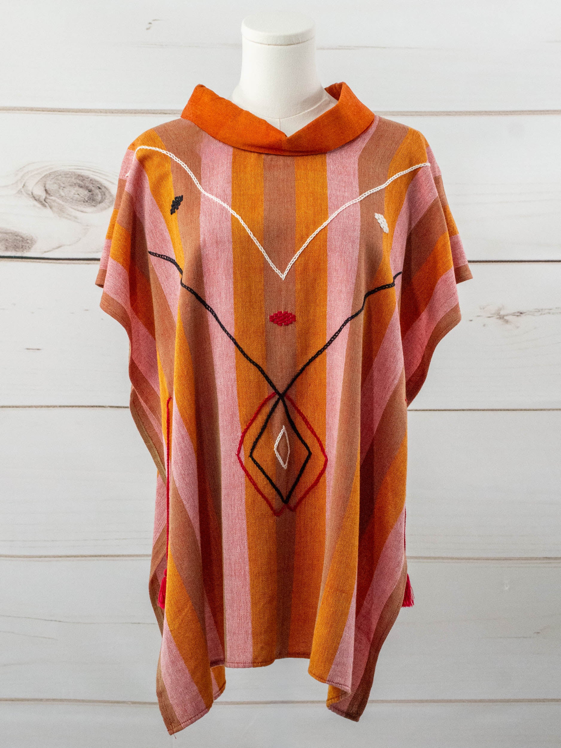 Poncho largo ajustable de flechas San Cristóbal