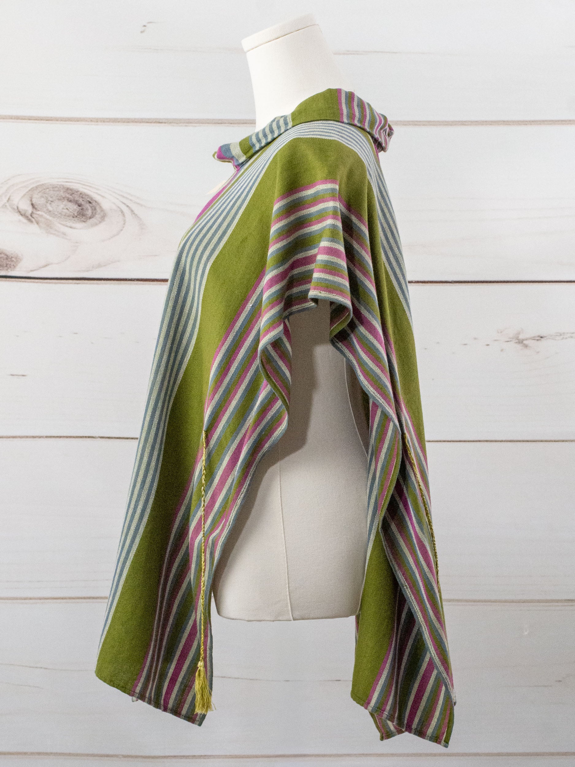Poncho largo ajustable de estrellas San Cristóbal