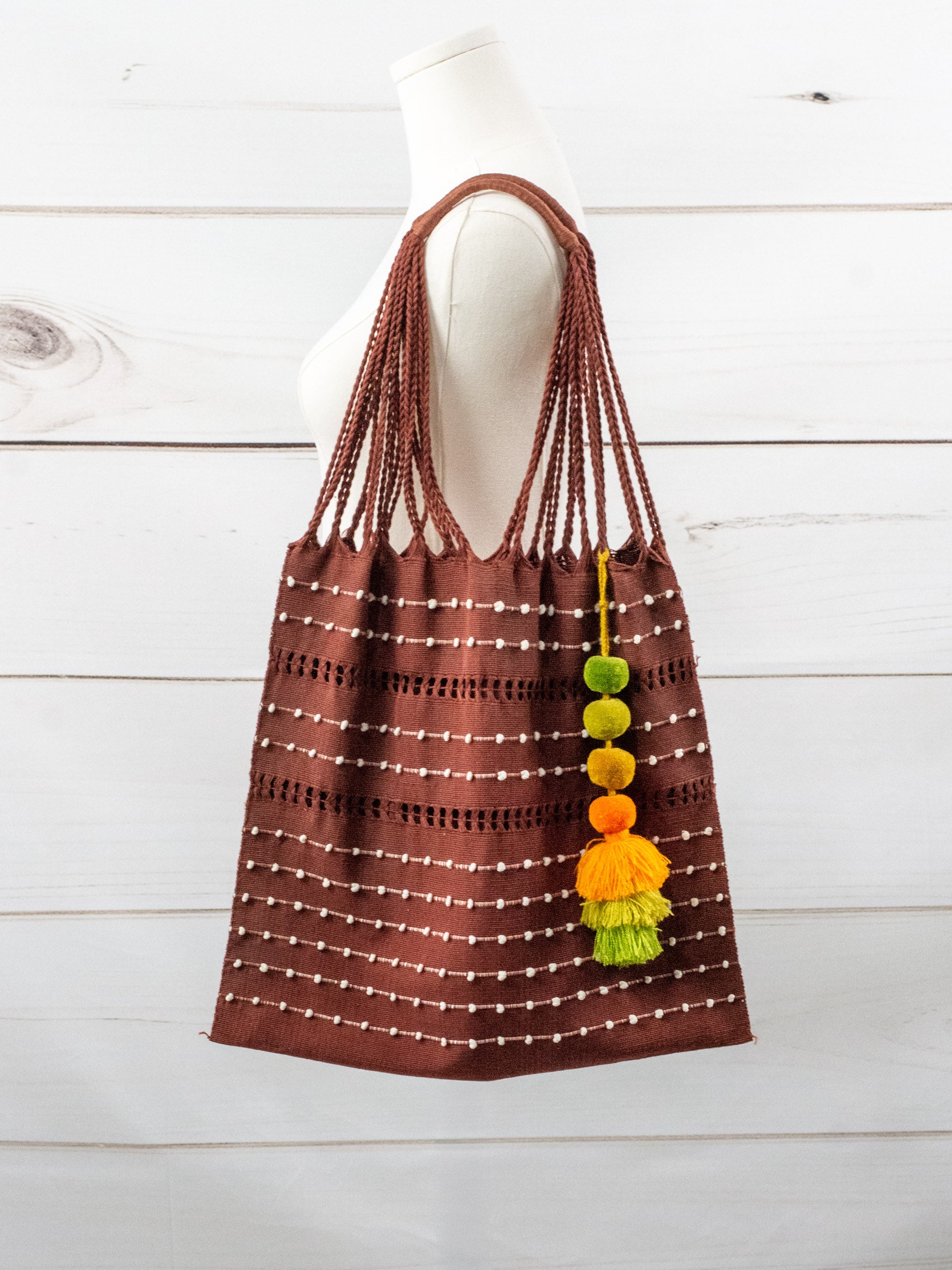 Bolsa de Chiapas con pompón y bolitas