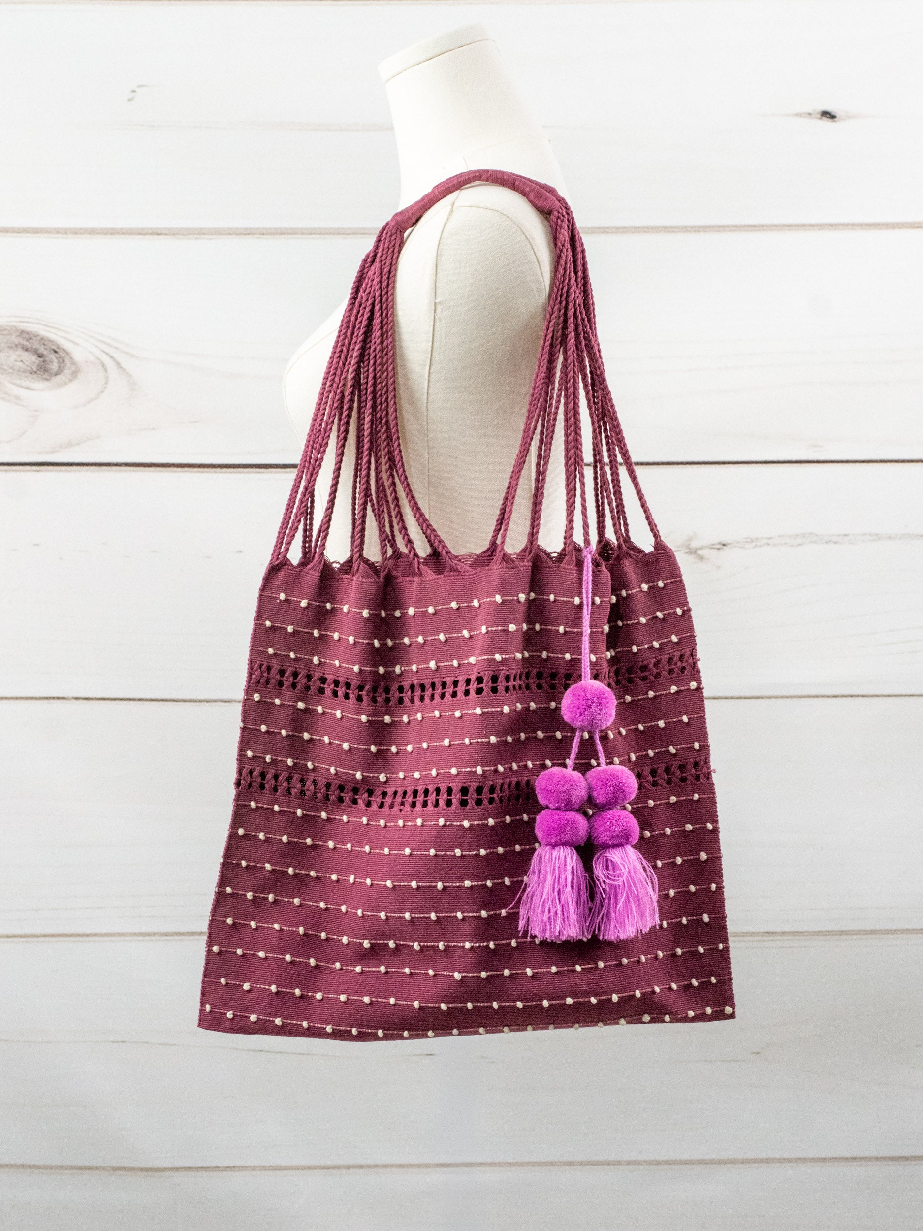 Bolsa de Chiapas con pompón y bolitas