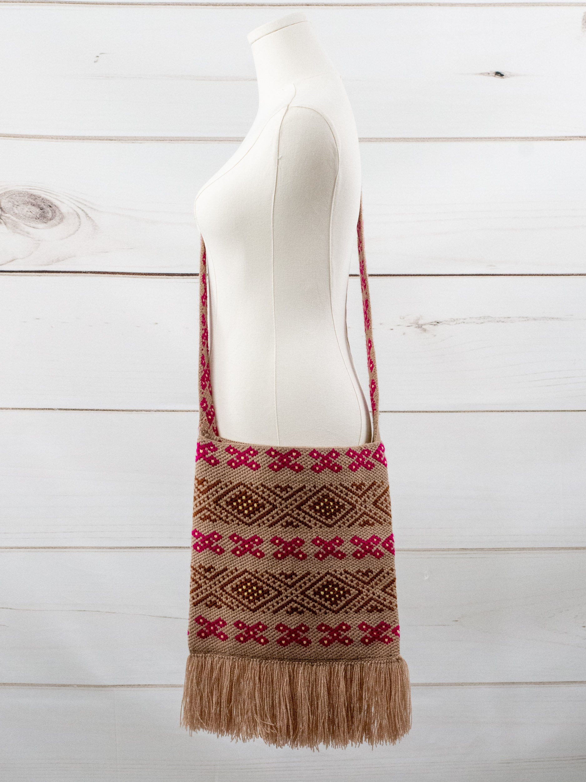 Bolsa boho de Chiapas con flecos