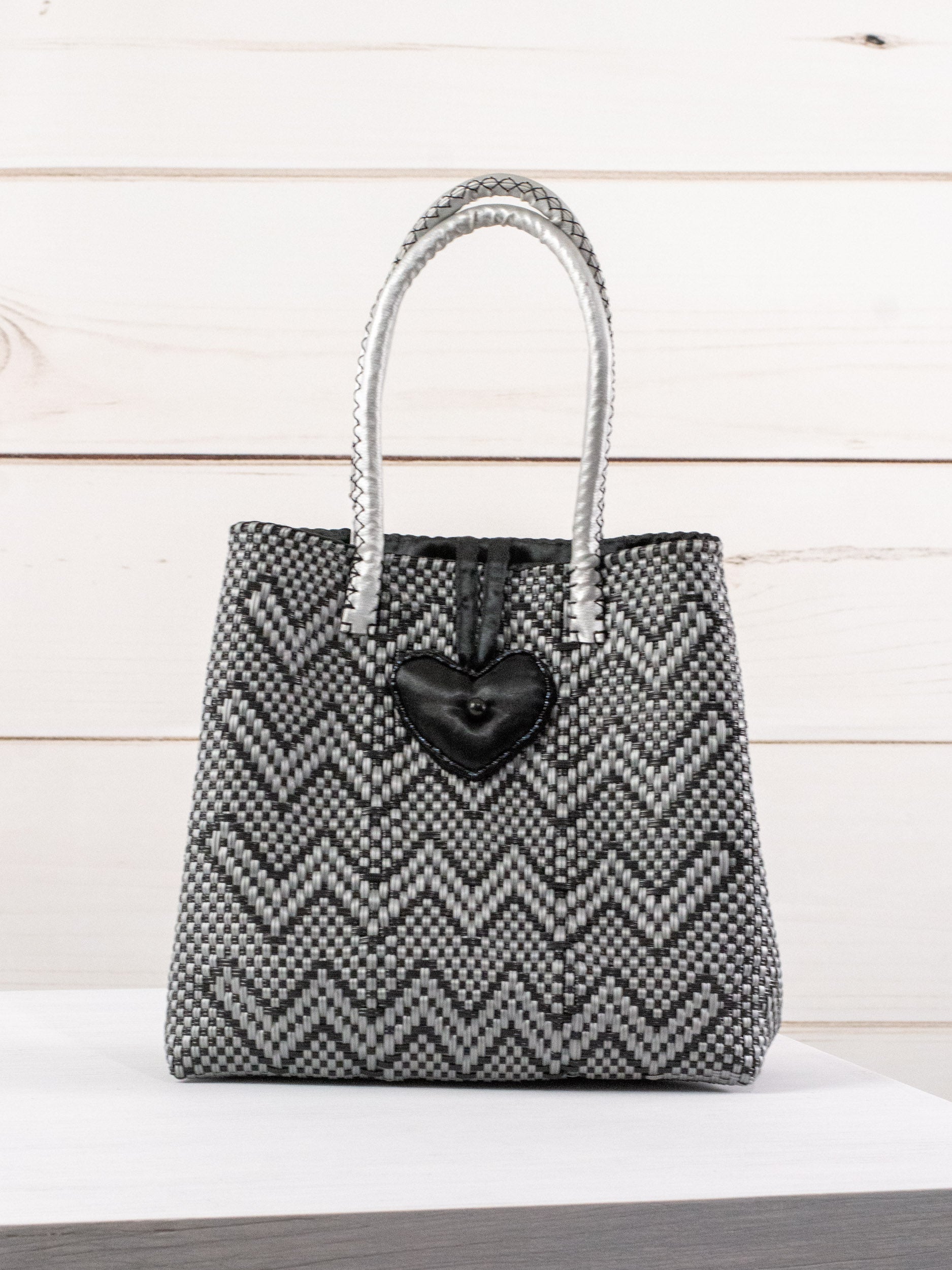 Bolsa artesanal corazón milagro mediana