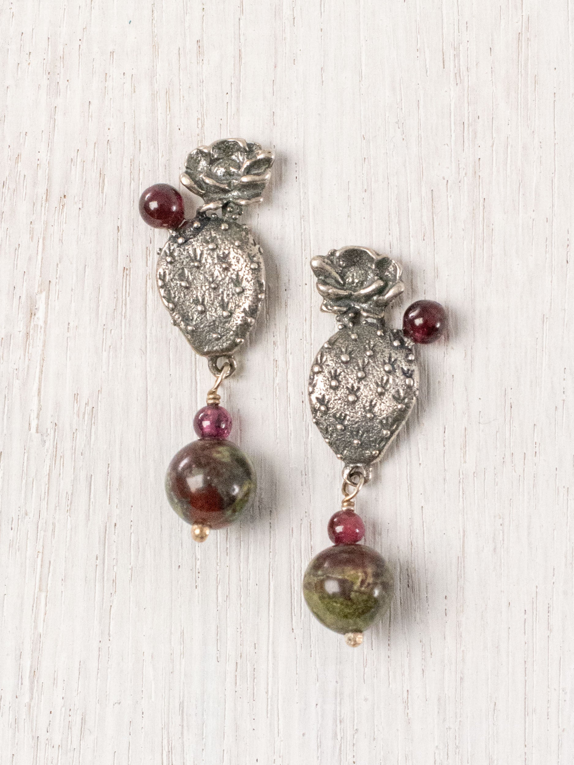 Aretes de nopal con flor