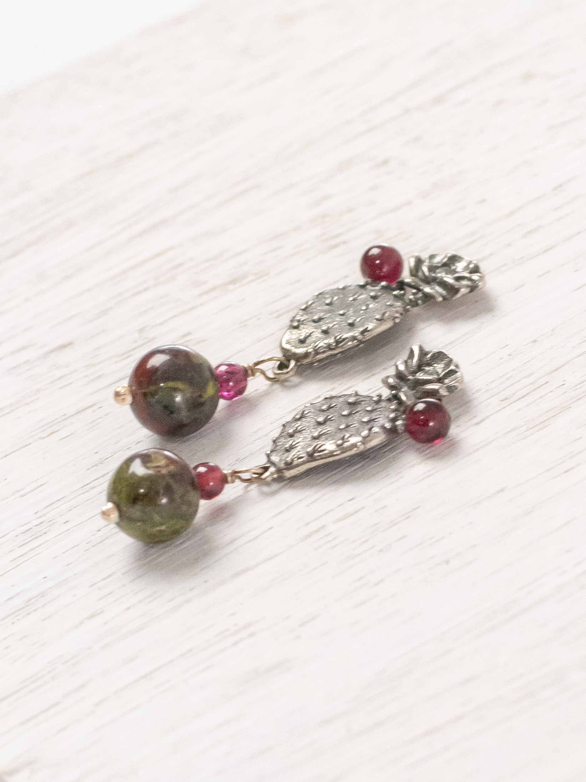 Aretes de nopal con flor