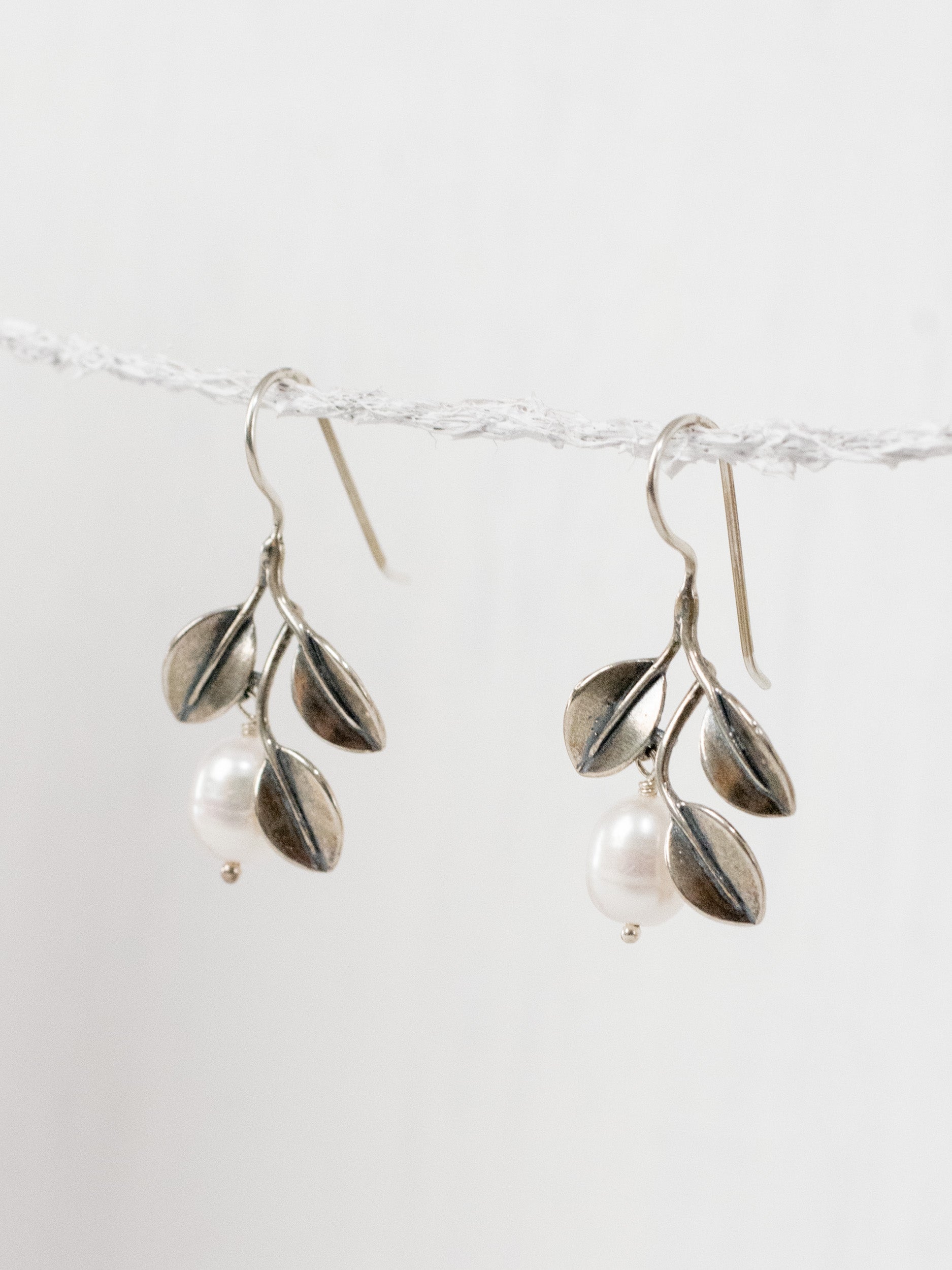 Aretes de tres manglares ganchos