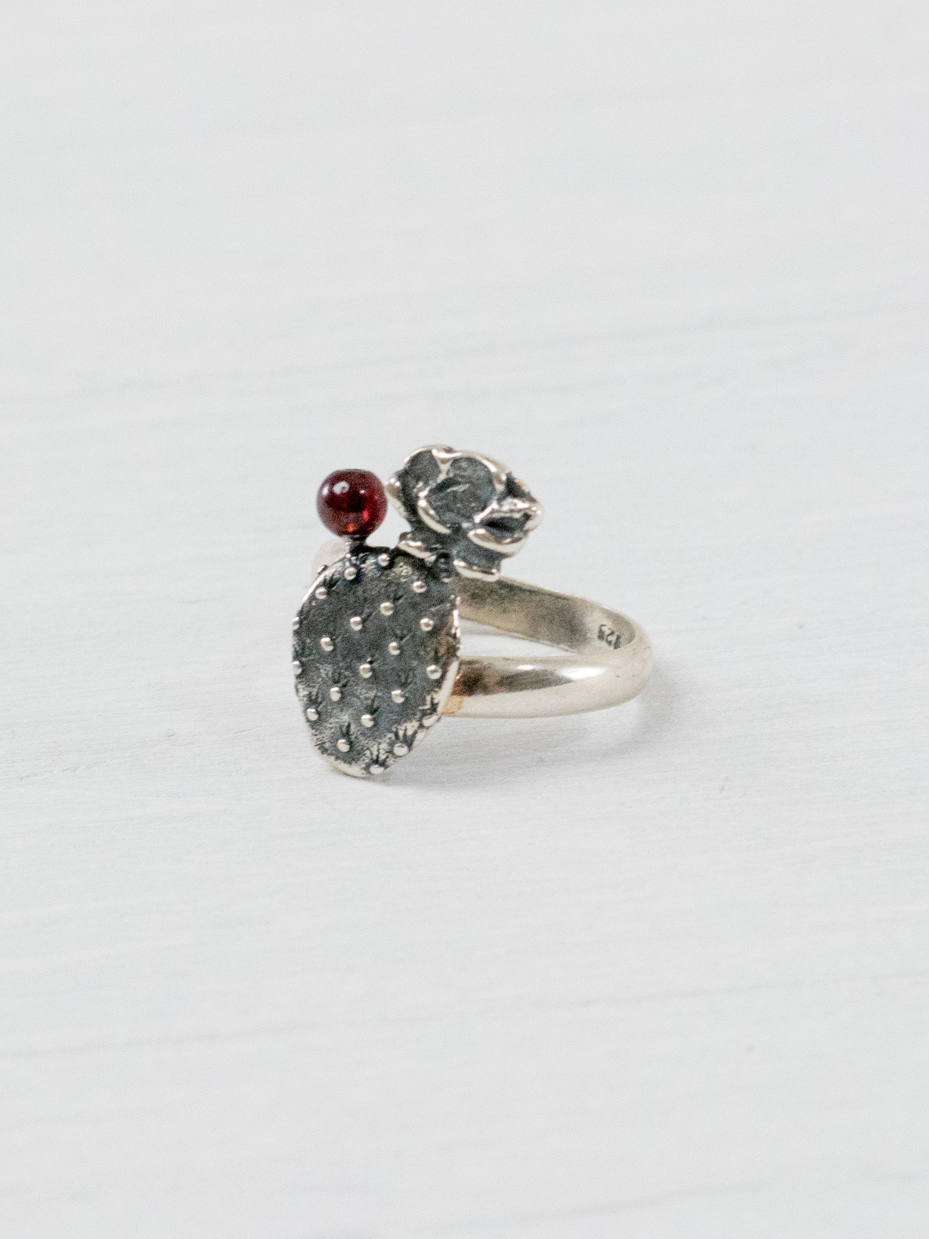 Anillo de nopal con flor mediano