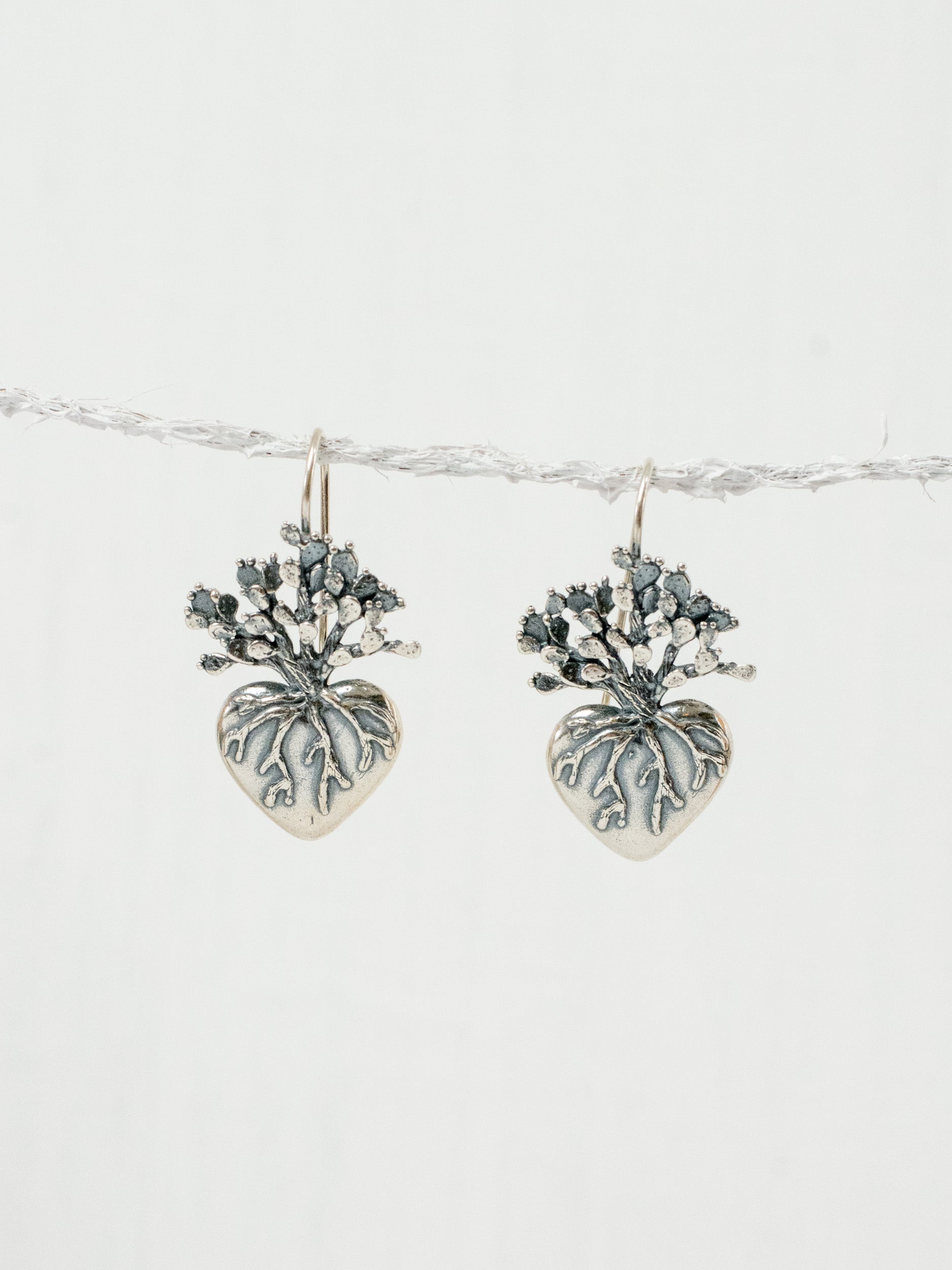 Aretes de corazón con nopal grande