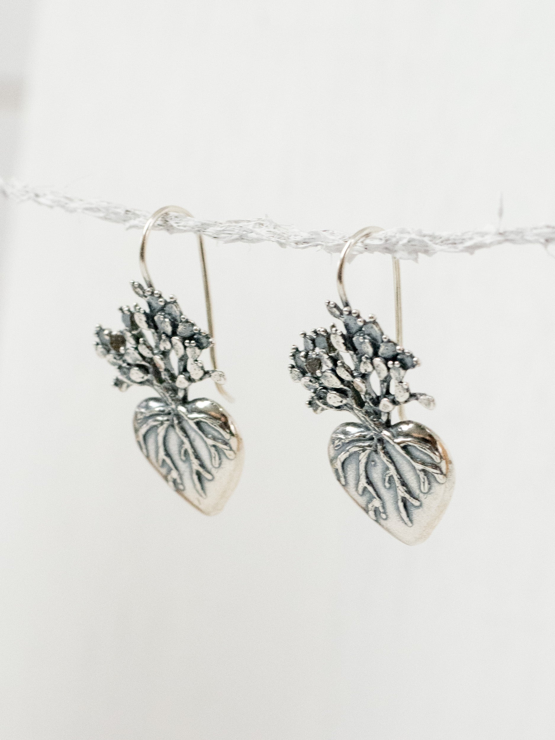 Aretes de corazón con nopal grande