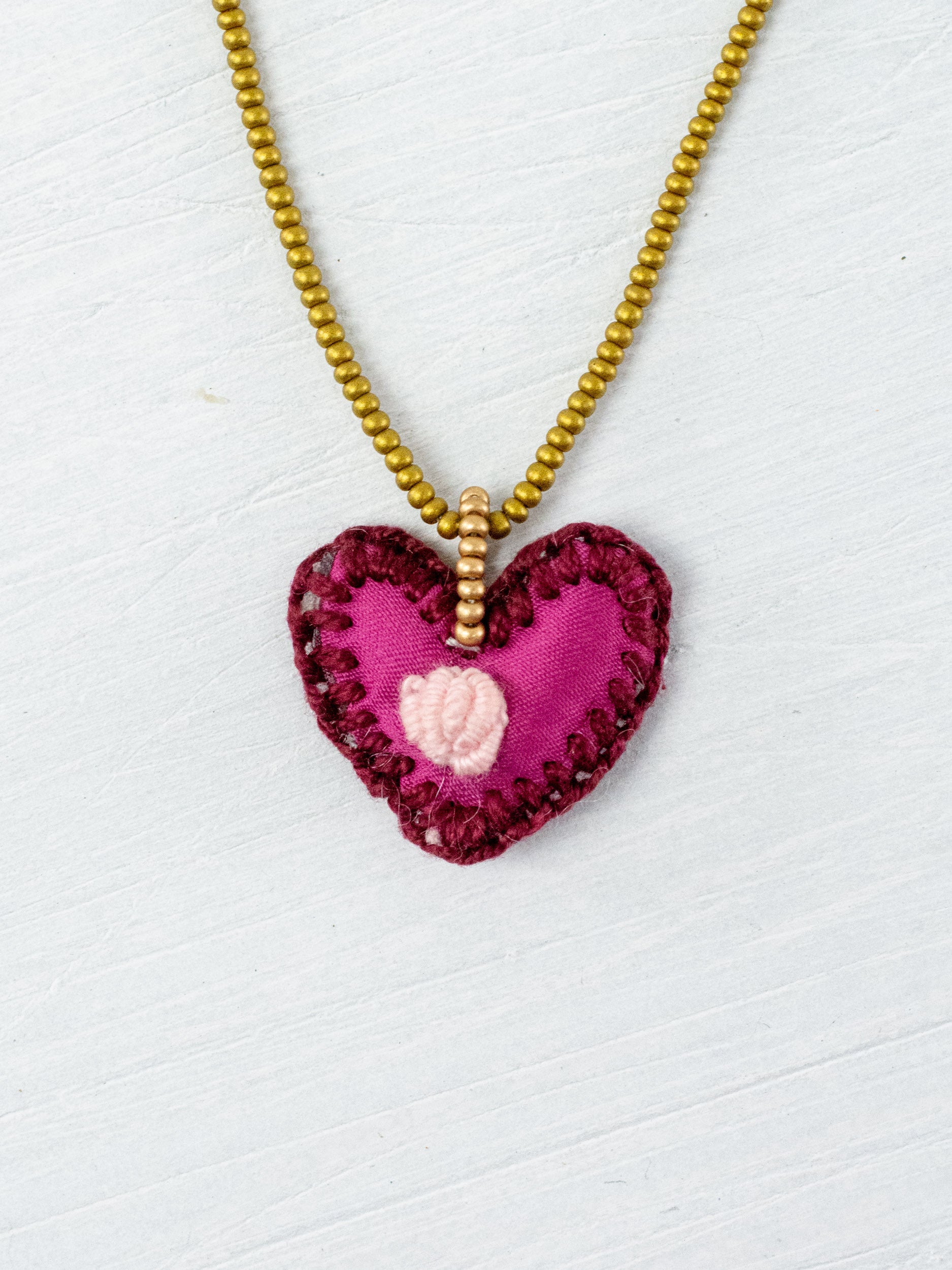Collar corazón bordado mini