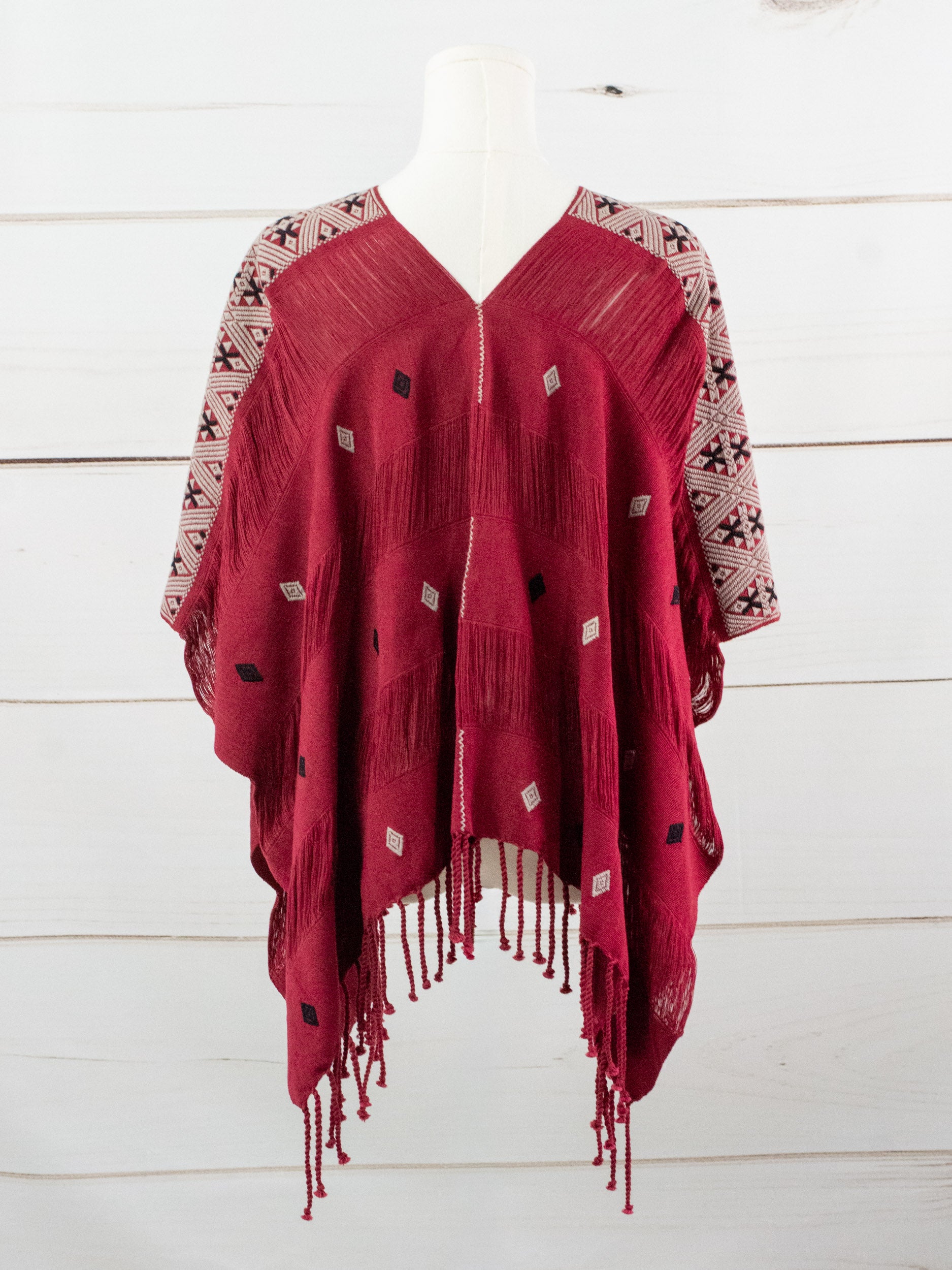 Poncho corto tres líneas deshiladas Chiapas