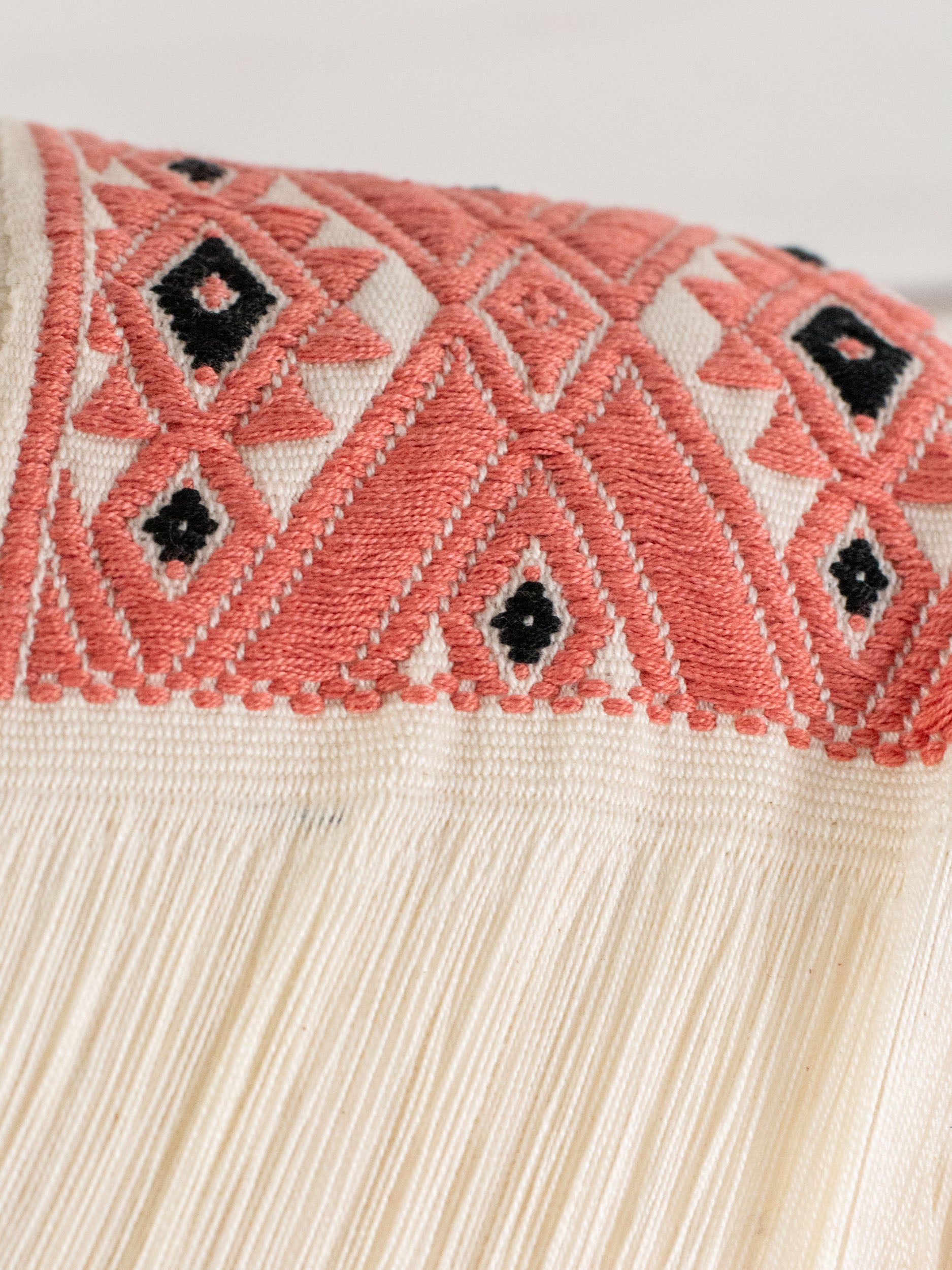 Poncho corto tres líneas deshiladas Chiapas