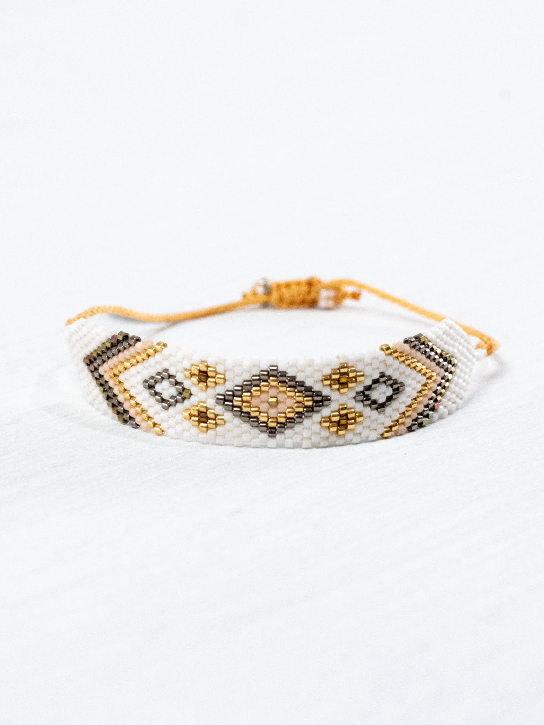 Pulsera Wixárika de chaquira rombo chico