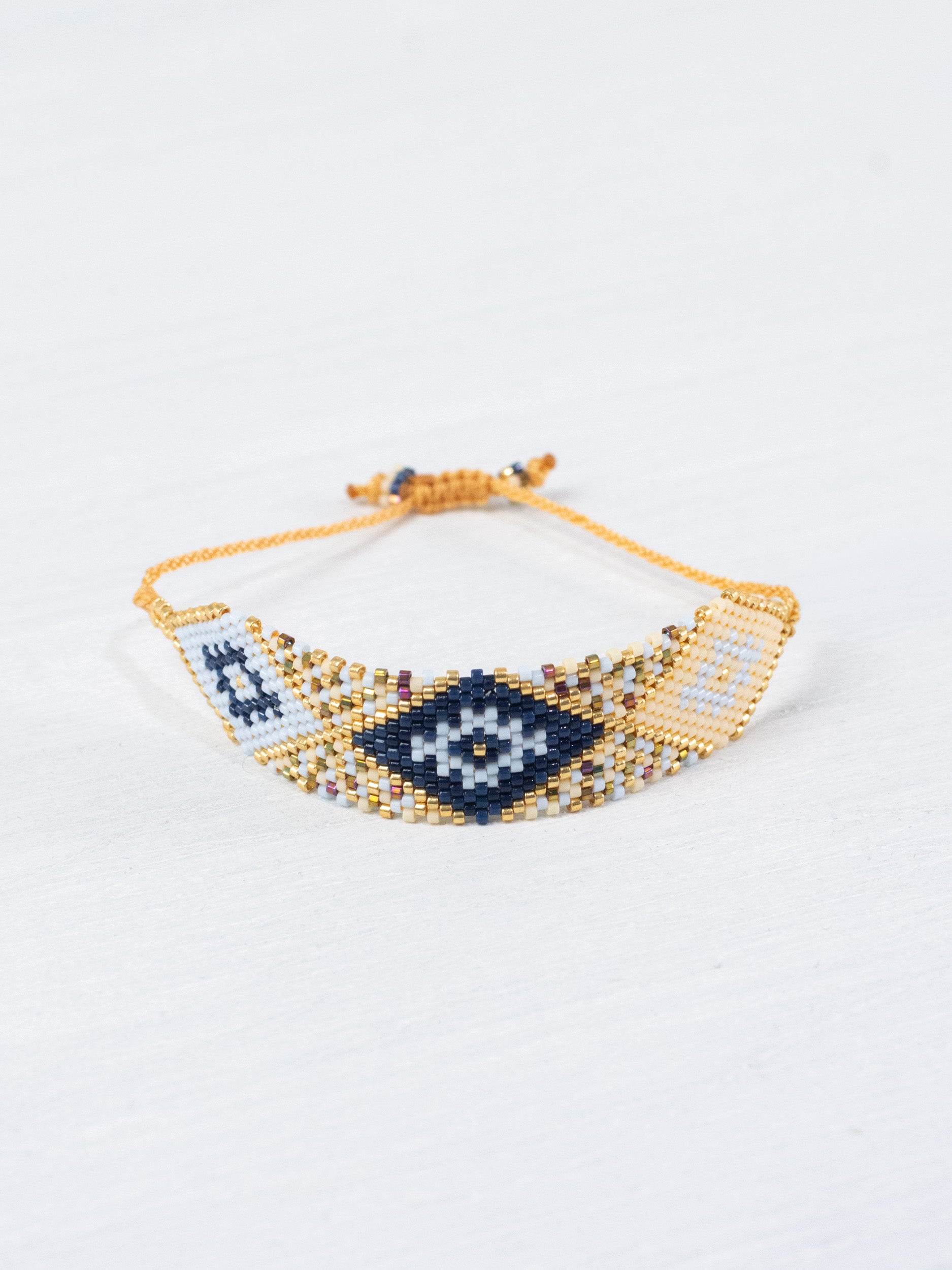 Pulsera Wixárika de chaquira tres rombos mediana