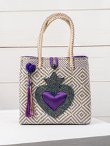 Bolsa artesanal corazón milagro mediana con pompón de flor