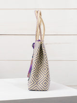 Bolsa artesanal corazón milagro mediana con pompón de flor