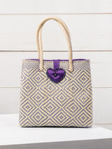 Bolsa artesanal corazón milagro mediana con pompón de flor