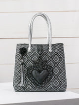 Bolsa artesanal corazón milagro mediana con pompón de flor