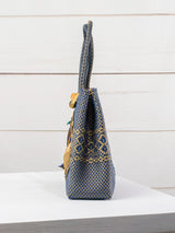 Bolsa artesanal corazón milagro mediana con pompón de flor
