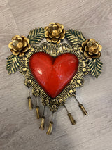 Corazón con pompones y flores
