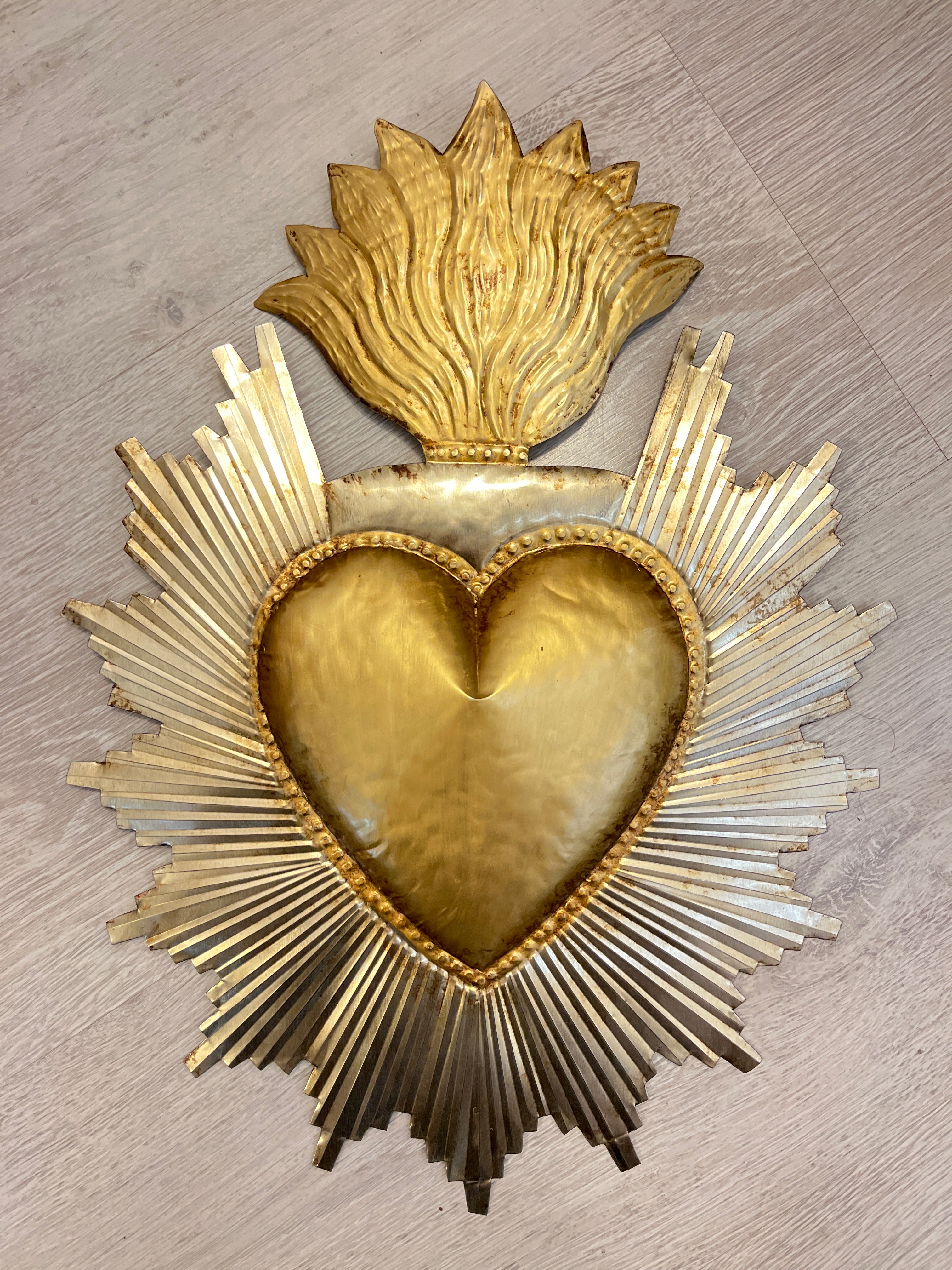 Corazón sagrado una flama