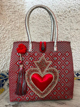 Bolsa artesanal corazón milagro mediana con pompón de flor