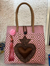 Bolsa artesanal corazón milagro mediana con pompón de flor